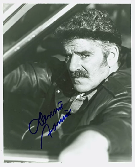 Dennis Farina autograph