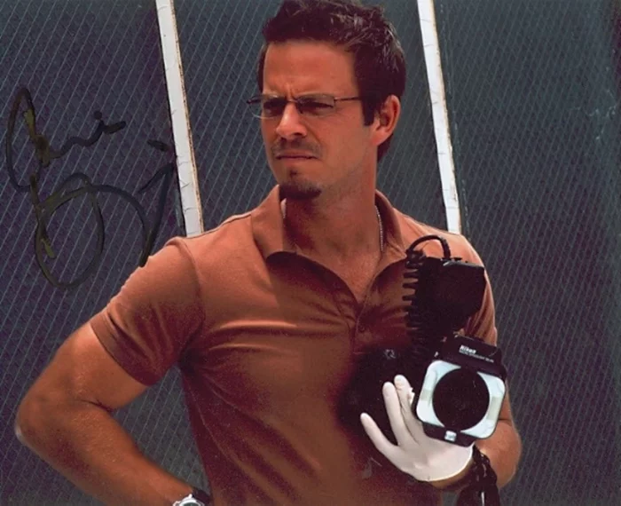 Carmine Giovinazzo autograph