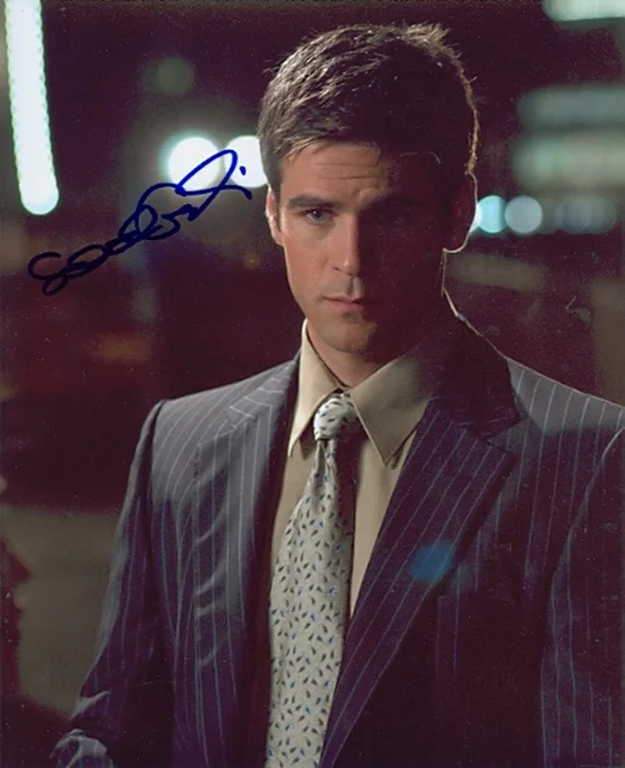 Eddie Cahill autograph