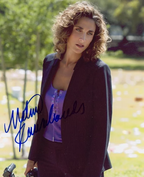 Melina Kanakaredes autograph
