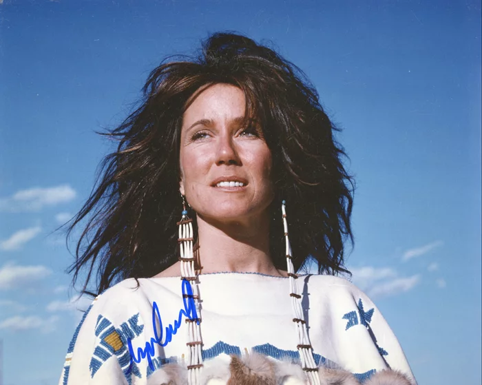 Mary McDonnell autograph