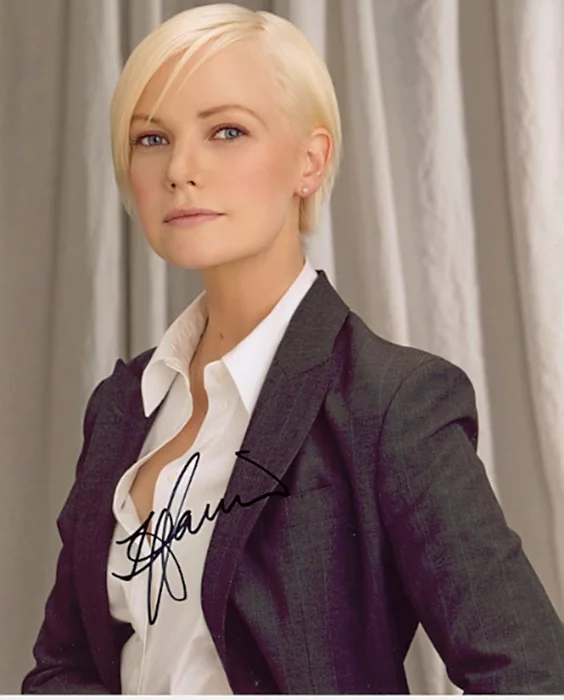 Laura Harris autograph