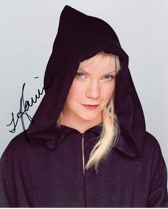 Laura Harris autograph