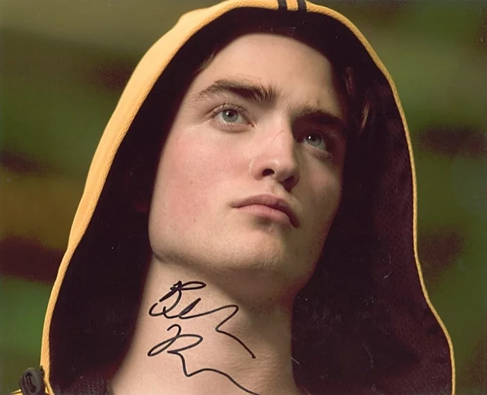 Robert Pattinson autograph