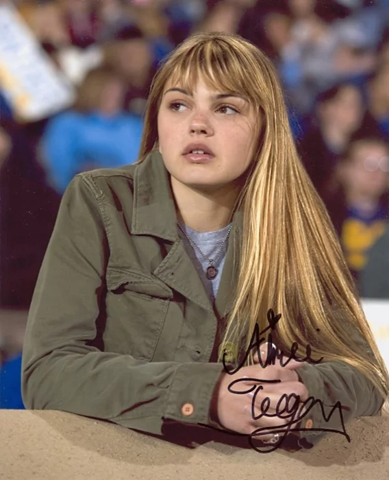 Aimee Teegarden autograph