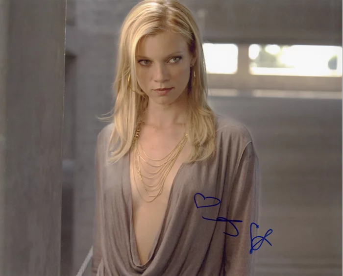 Amy Smart autograph