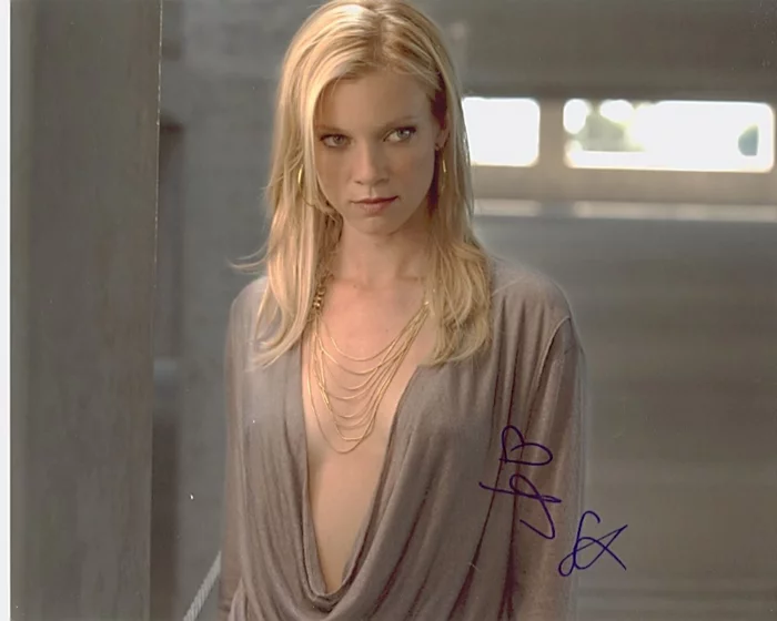 Amy Smart autograph
