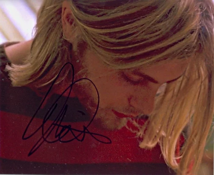 Michael Pitt autograph