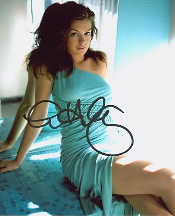 Anne Hathaway autograph