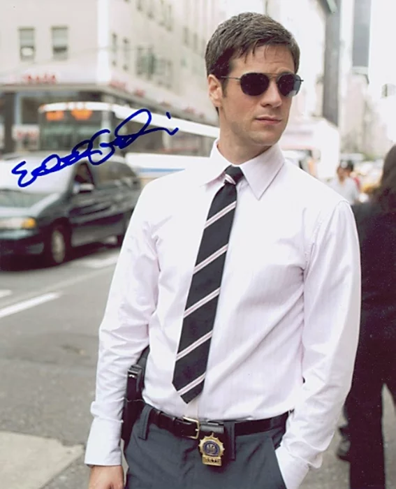 Eddie Cahill autograph