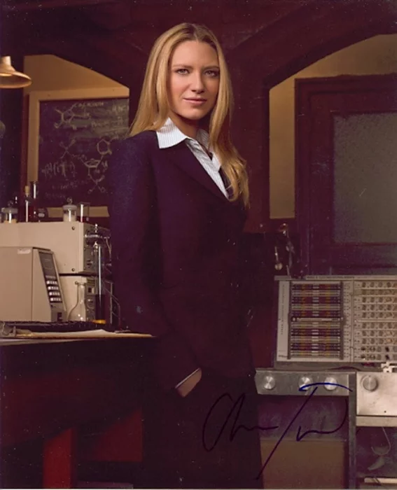 Anna Torv autograph