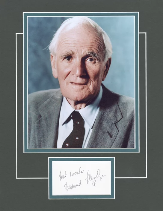 Desmond Llewelyn autograph