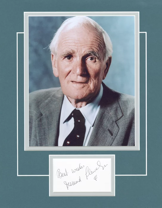 Desmond Llewelyn autograph