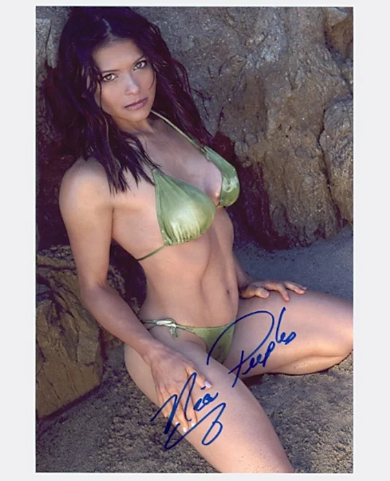 Nia Peeples autograph