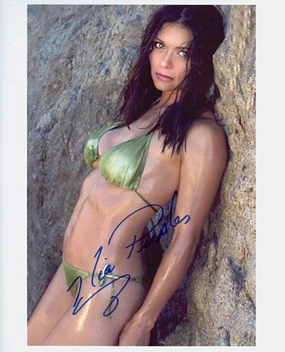 Nia Peeples autograph