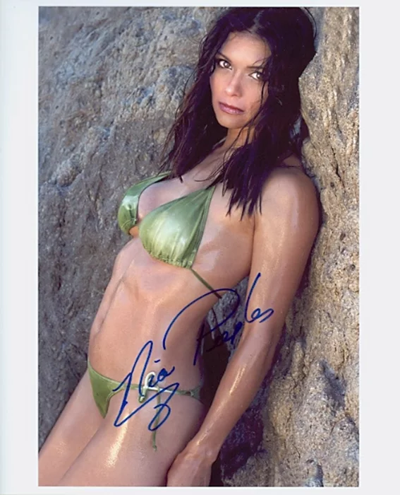 Nia Peeples autograph