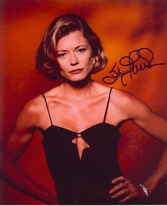 Sheree J. Wilson autograph