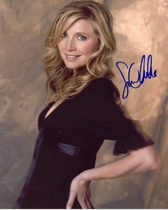 Sarah Chalke autograph