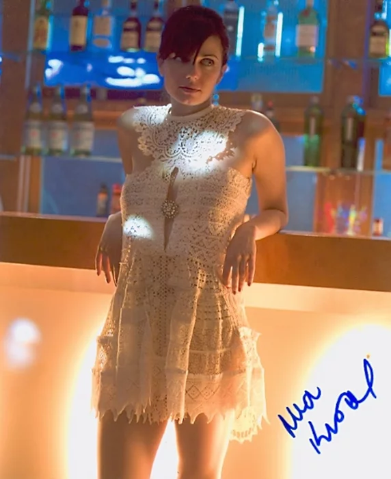 Mia Kirshner autograph