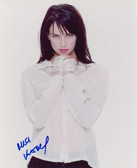 Mia Kirshner autograph