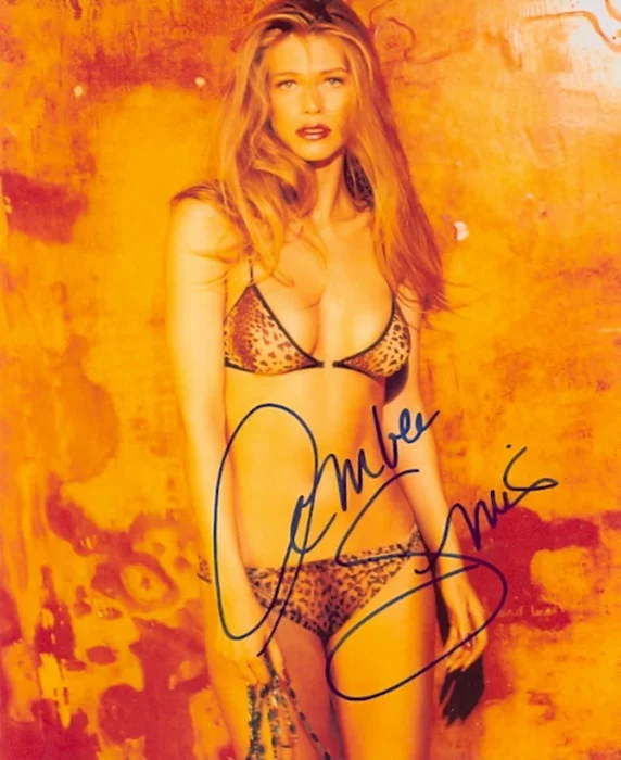 Amber Smith autograph