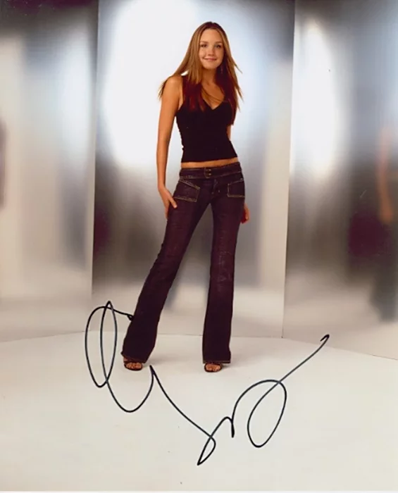 Amanda Bynes autograph