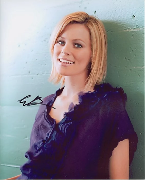 Elizabeth Banks autograph