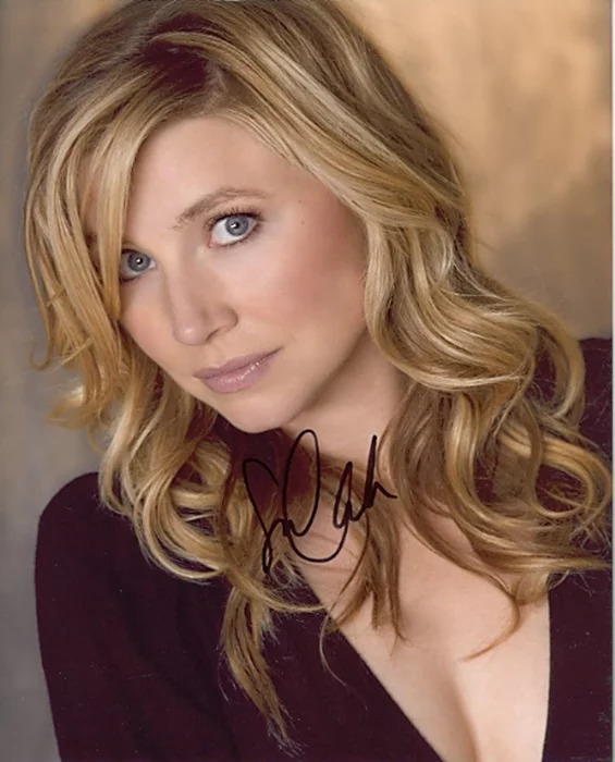 Sarah Chalke autograph