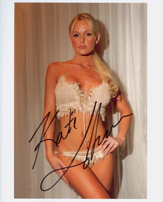 Katie Lohmann autograph