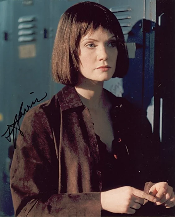 Laura Harris autograph