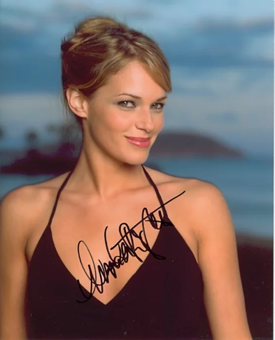 Amanda Righetti autograph