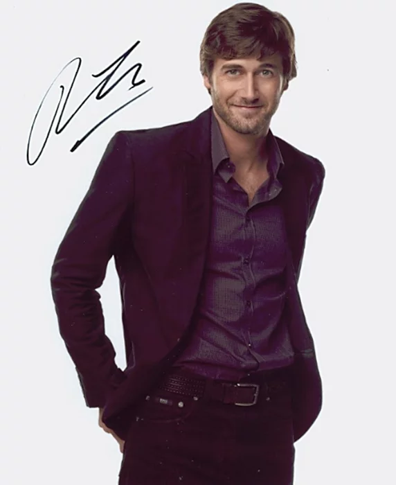 Ryan Eggold autograph