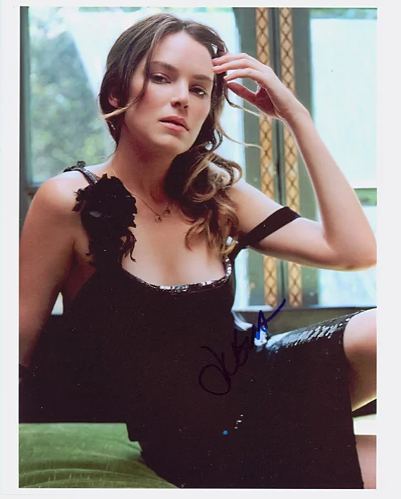 Jacinda Barrett autograph