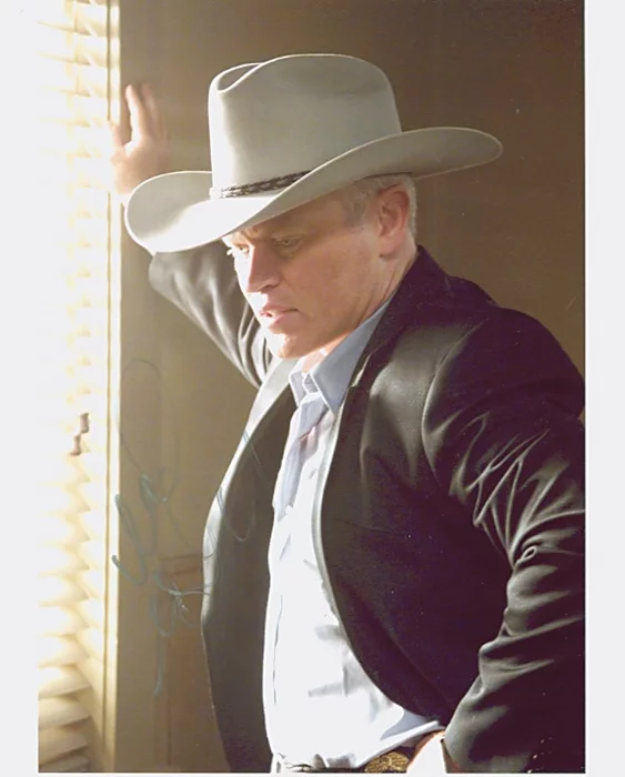 Neal McDonough autograph