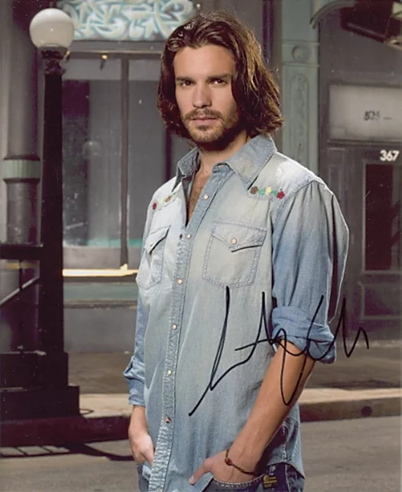 Santiago Cabrera autograph