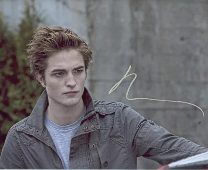 Robert Pattinson autograph