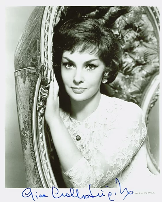 Gina Lollobrigida autograph