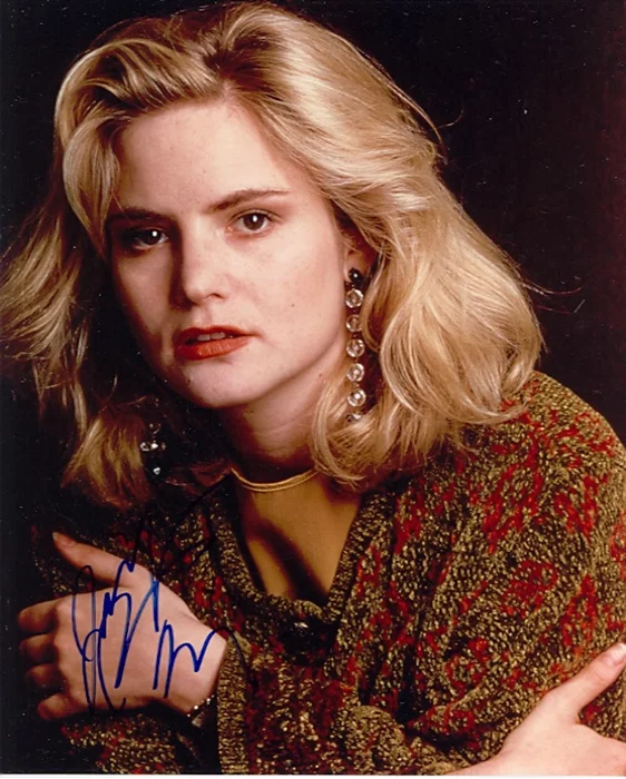 Jennifer Jason Leigh autograph