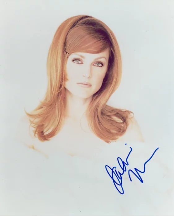 Julianne Moore autograph