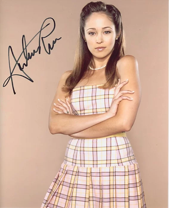 Autumn Reeser autograph