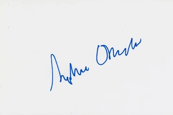 Sophie Okonedo autograph