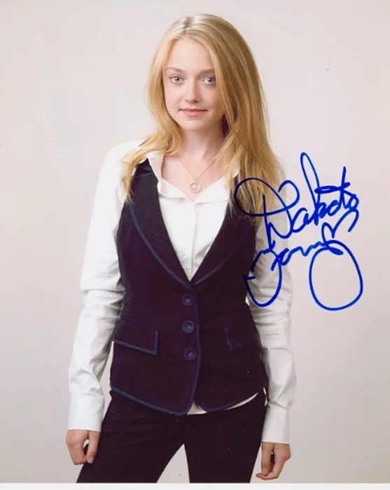 Dakota Fanning autograph