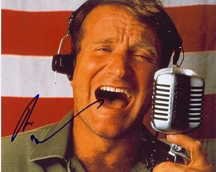Robin Williams autograph
