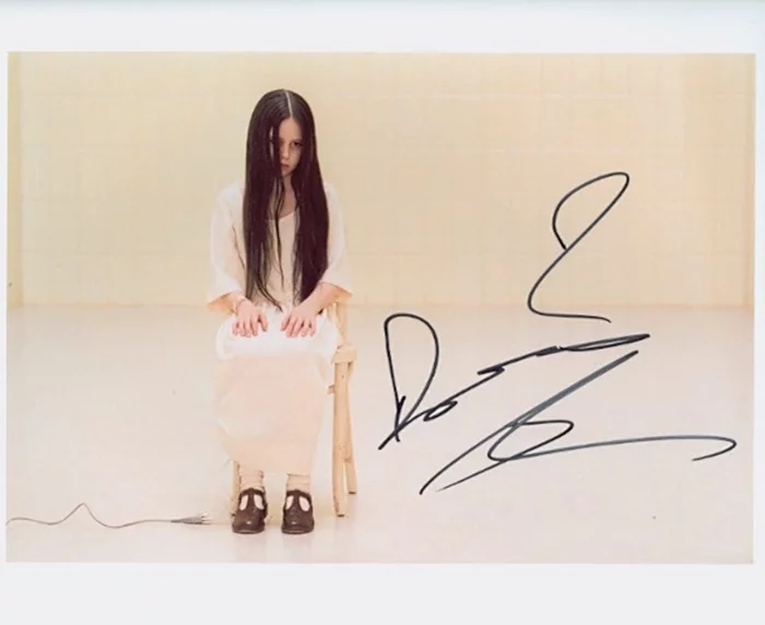 Daveigh Chase autograph