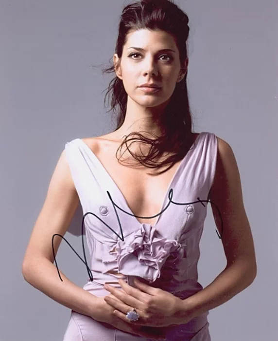 Marisa Tomei autograph