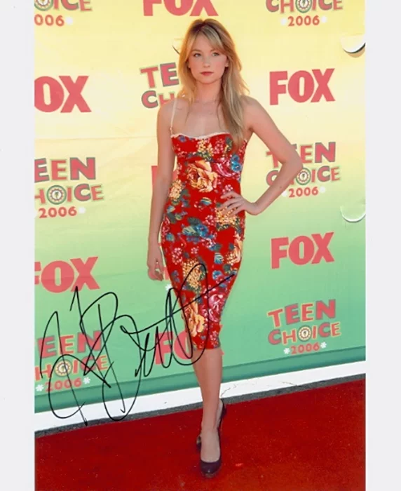 Haley Bennett autograph