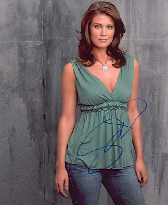 Sarah Lancaster autograph