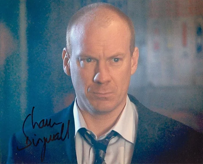 Shaun Dingwall autograph