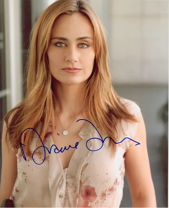 Diane Farr autograph