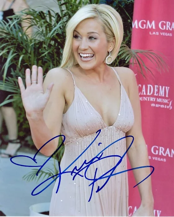 Kellie Pickler autograph